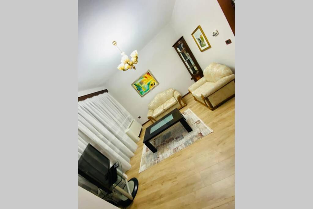 Stela'S Apartment Корча Экстерьер фото